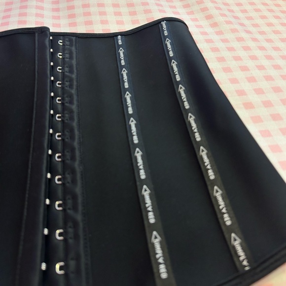 Short torso waist trainer / corset - Picture 3 of 5
